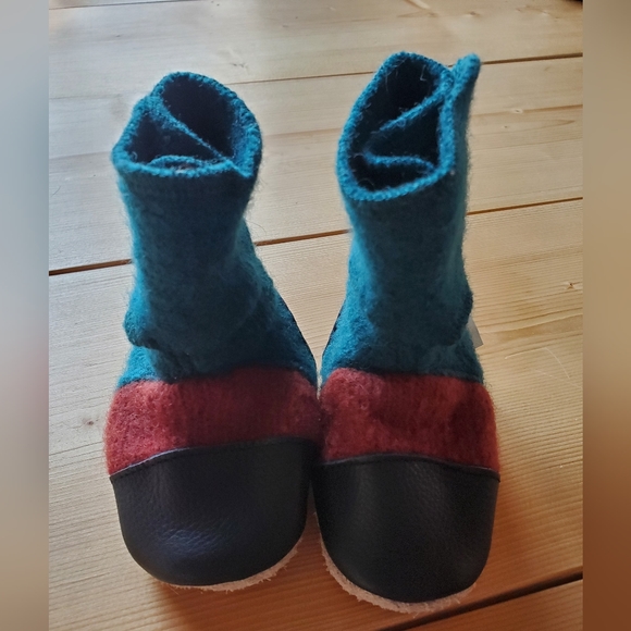 Mistral Felted Wool  Baby Booties - Picture 2 of 5